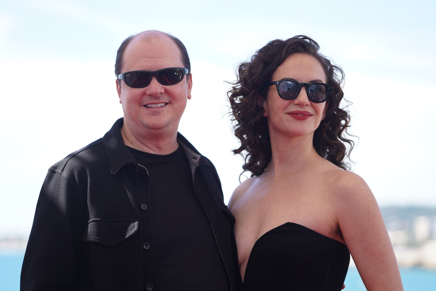 Premio Honorífico Màquina del Temps al maestro del terror contemporáneo Mike Flanagan mientras presenta su último proyecto junto a Kate Siegel, V/H/S/Beyond.